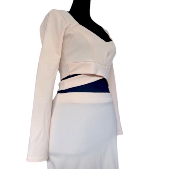 5/25$ ✨ Baby Pink Two Pieces Skirt Set - Picture 3 of 8